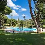- Beachfront Luxury Apartment, 5br Playas Del Duque