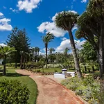 - Beachfront Luxury Apartment, 5br Playas Del Duque