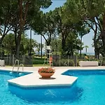 - Beachfront Luxury Apartment, 5br Playas Del Duque Marbella
