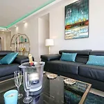 - Beachfront Luxury Apartment, 5br Playas Del Duque Apartman