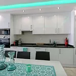 Apartman - Beachfront Luxury Apartment, 5br Playas Del Duque