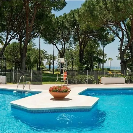 Marbella Home Rentals - Beachfront Luxury Apartment, 5Br Playas Del Duque マルベーリャ