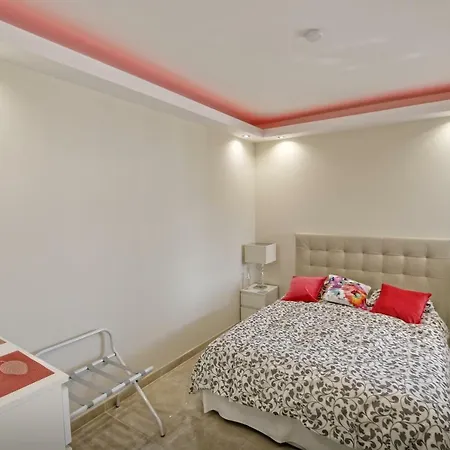 Marbella Home Rentals - Beachfront Luxury Apartment, 5Br Playas Del Duque