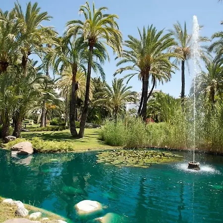 Marbella Home Rentals - Beachfront Luxury Apartment, 5Br Playas Del Duque Apartment *