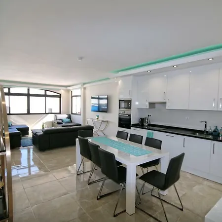 Marbella Home Rentals - Beachfront Luxury Apartment, 5Br Playas Del Duque マルベーリャ