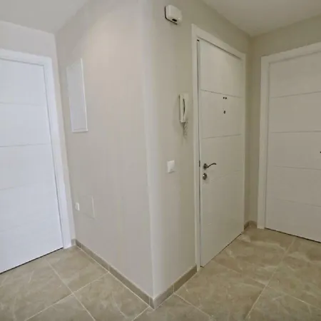 Marbella Home Rentals - Beachfront Luxury Apartment, 5Br Playas Del Duque *