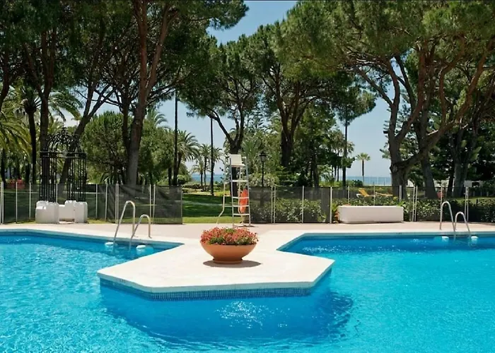 Marbella Home Rentals - Beachfront Luxury Apartment, 5Br Playas Del Duque מארבלה