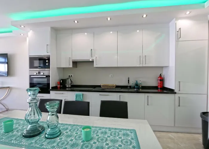 דירה Marbella Home Rentals - Beachfront Luxury Apartment, 5Br Playas Del Duque