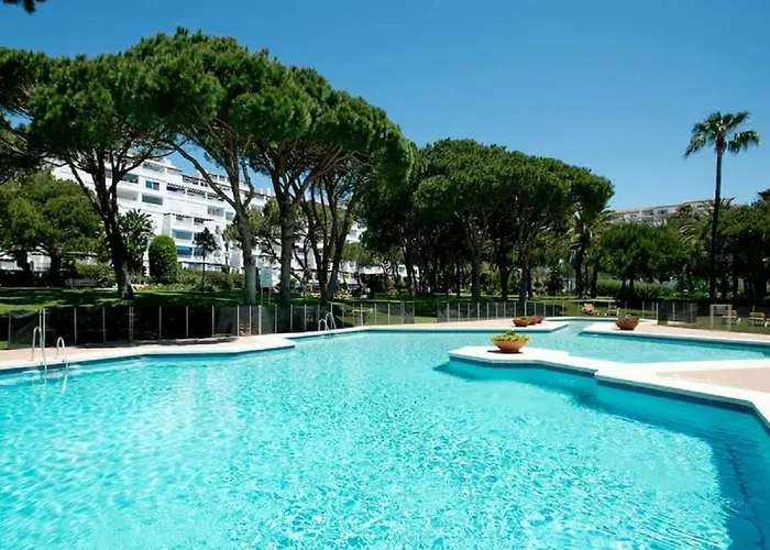 Marbella Home Rentals - Beachfront Luxury Apartment, 5Br Playas Del Duque *