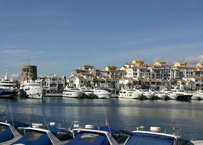 Marbella Home Rentals - Beachfront Luxury Apartment, 5Br Playas Del Duque * מארבלה