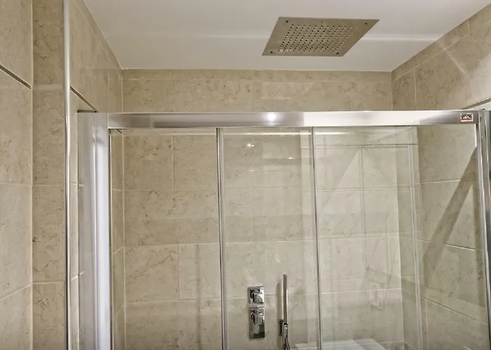 Marbella Home Rentals - Beachfront Luxury Apartment, 5Br Playas Del Duque * מארבלה