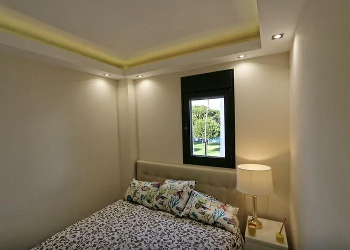 Marbella Home Rentals - Beachfront Luxury Apartment, 5Br Playas Del Duque * מארבלה