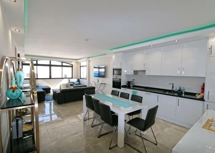 Marbella Home Rentals - Beachfront Luxury Apartment, 5Br Playas Del Duque מארבלה