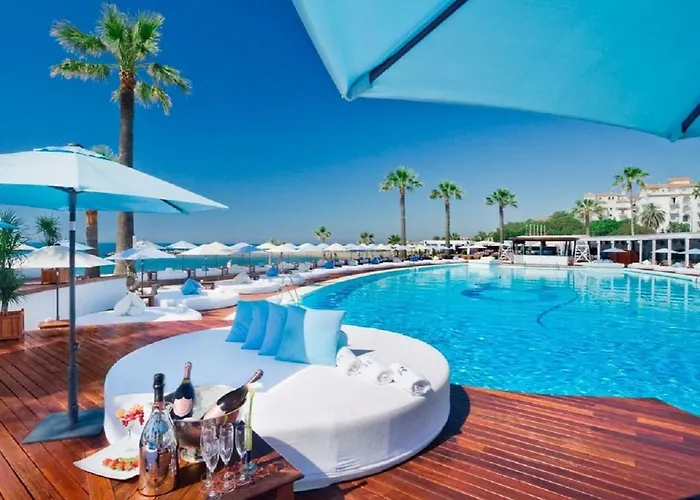 דירה - Beachfront Luxury Apartment, 5br Playas Del Duque *