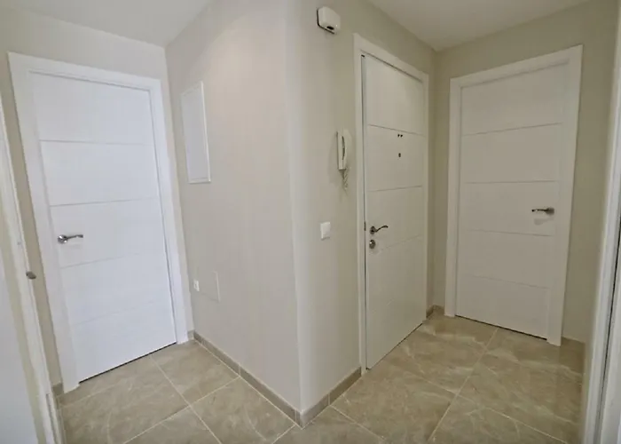 Marbella Home Rentals - Beachfront Luxury Apartment, 5Br Playas Del Duque *