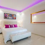 - Beachfront Luxury Apartment, 5br Playas Del Duque アパート