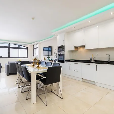 - Beachfront Luxury Apartment, 5br Playas Del Duque アパート *