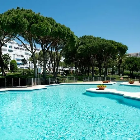 Marbella Home Rentals - Beachfront Luxury Apartment, 5Br Playas Del Duque *