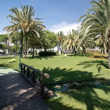 Marbella Home Rentals - Beachfront Luxury Apartment, 5Br Playas Del Duque Apartment Marbella