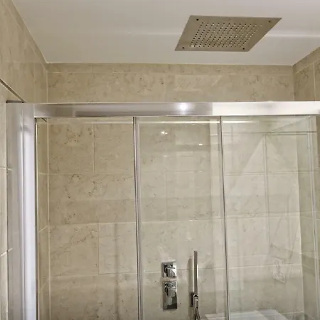 Marbella Home Rentals - Beachfront Luxury Apartment, 5Br Playas Del Duque * Marbella